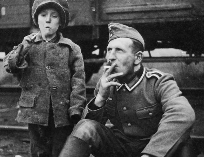 Немцы лишь покрутили пальцем у виска и отпустили "глупого" ребенка: они не знали, что 12-летний мальчишка уже вынес им приговор