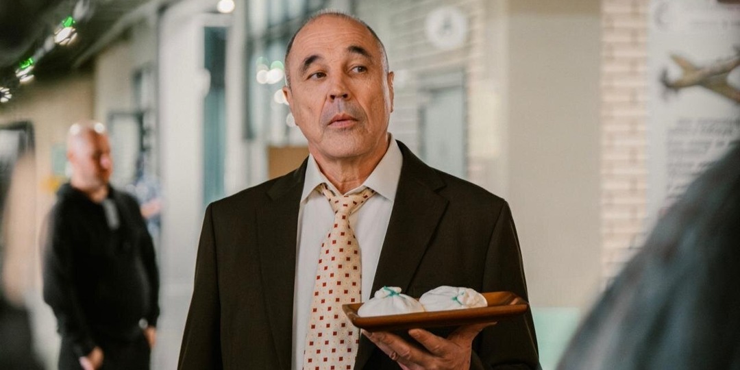 Стараются унизить жизнь в Советском Союзе даже в никчёмном сериале - это я споткнулся о сериал "Вечерняя школа" на канале СТС