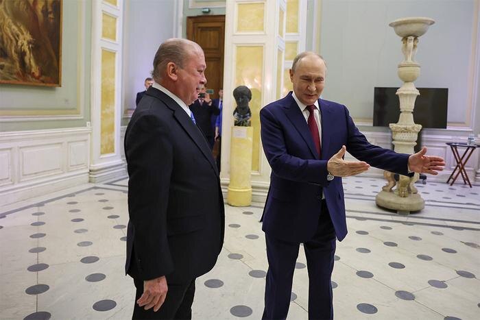 Обложка © ТАСС / Александр Казаков/пресс-служба президента РФ