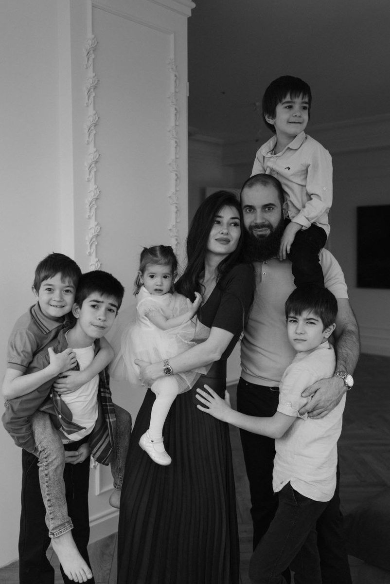    Амина с супругом воспитывает пятерых детей. Фото: предоставлено Аминой