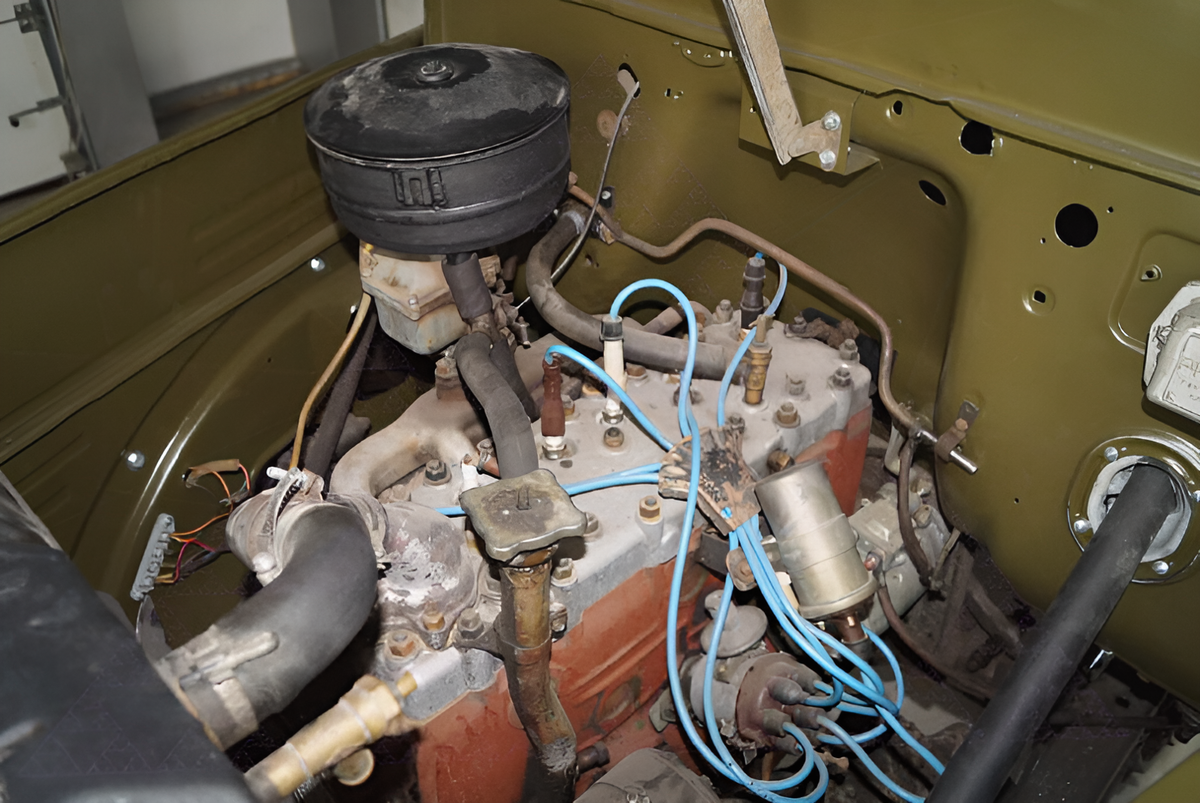 Подкапотное пространство ГАЗ-51