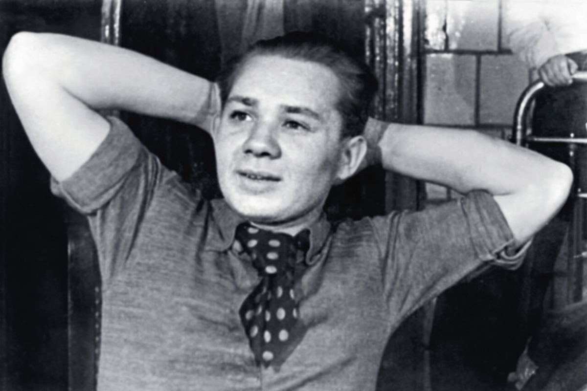 Молодой Евгений Леонов. Фото: «koenfoto.ru»/ Источник: https://koenfoto.ru/kollekciya/foto-leonova?utm_medium=organic&utm_source=yandexsmartcamera