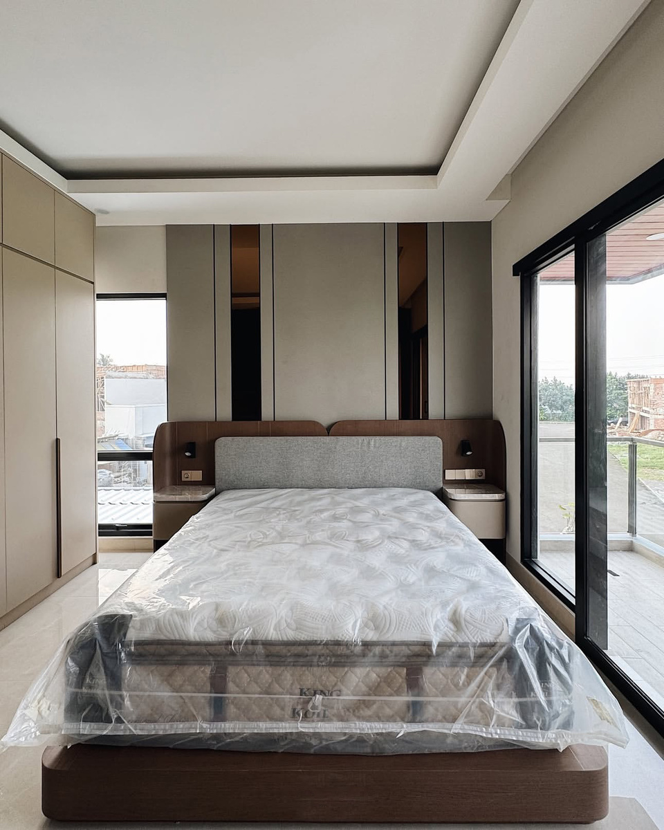 Готовая спальня. Спокойный интерьер без визуального шума. 