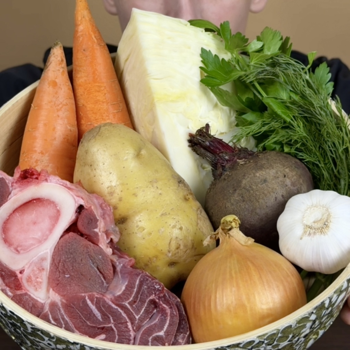 Свёкла, морковь и томат — тройка, которая делает борщ ярким