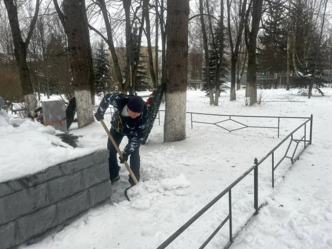 Городские власти просят жителей и гостей столицы быть аккуратнее и по возможности воздержаться от поездок на личных авто.