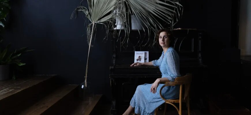    Кандидат исторических наук и политолог-франковед, поэт, писатель и драматург Ксения Трачук в интервью для сайта Школы журналистики имени Владимира Мезенцева при Центральном доме журналиста поделилась секретами, как создавать исторически достоверные литературные произведения. Александра Тюляндина