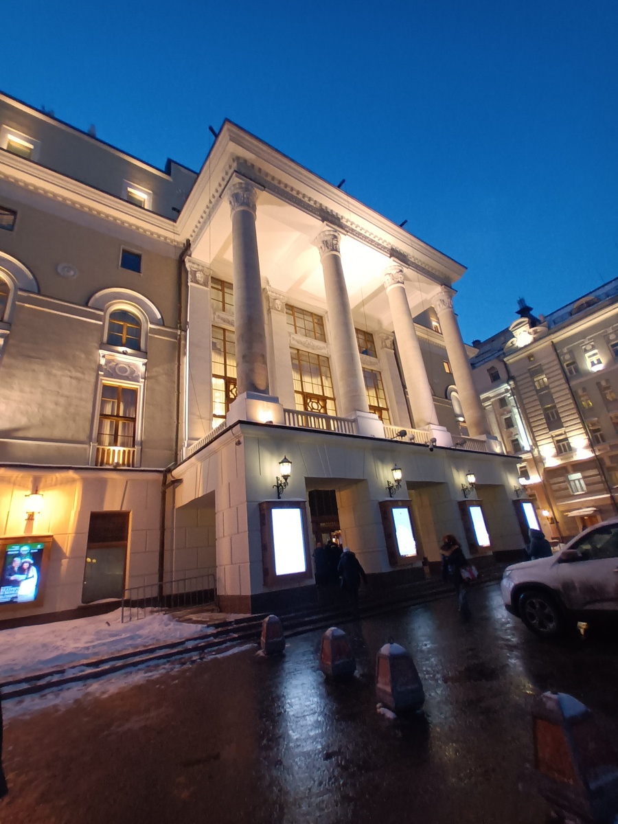 Здание новой сцены