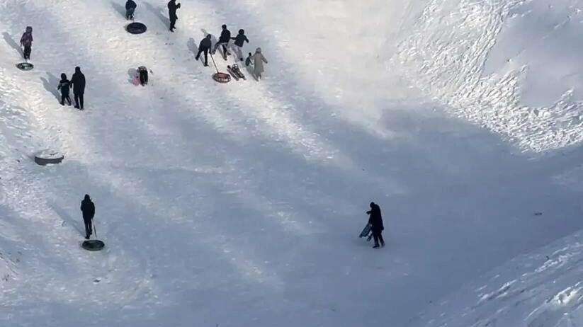    Глава Ростова Скрябин прокомментировал катание на санках около мемориалов   Александр Скрябин / Тг-канал Александра Скрябина