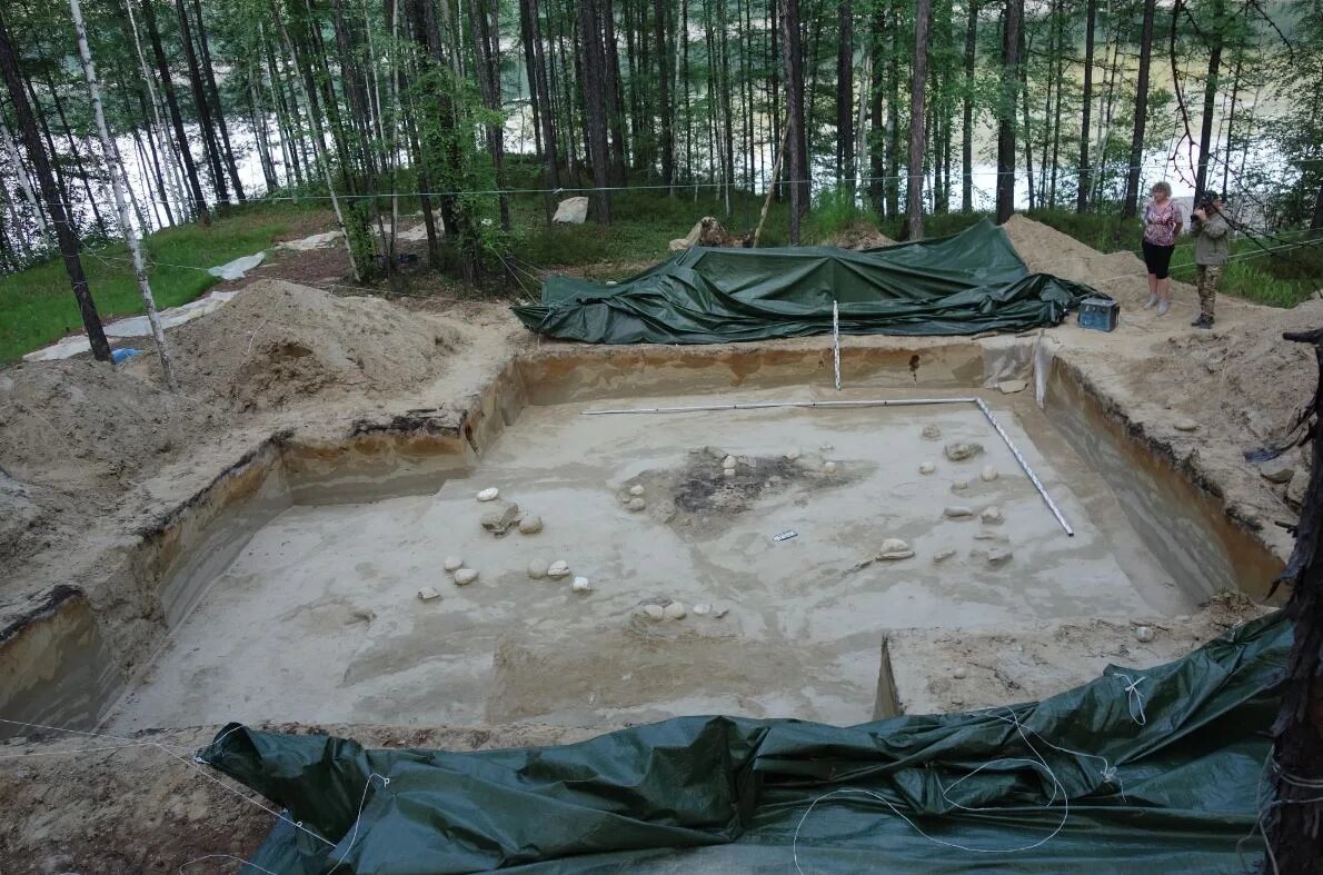    Фото: Алексей Тетенькин и его коллеги-археологи завершили раскопки остатков жилища (3Б культурный горизонт) на «Коврижке-IV» / istu.edu