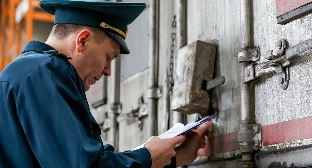 Стало известно, насколько подорожают товары из-за роста таможенных сборов