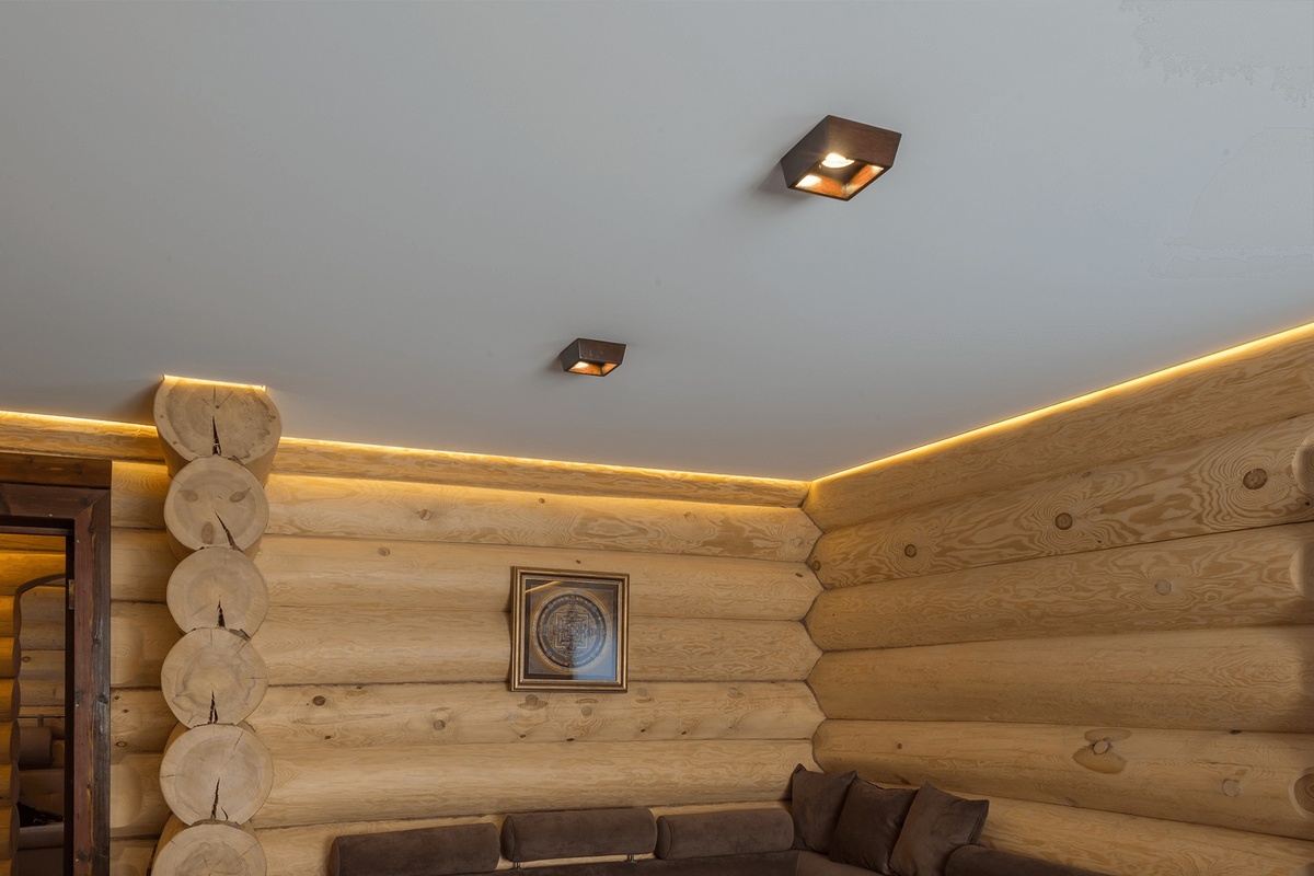 Натяжной потолок на даче