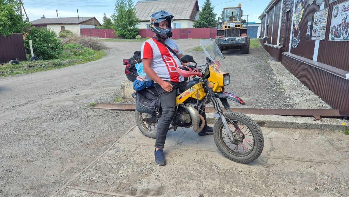 Андрей и его мотоцикл.