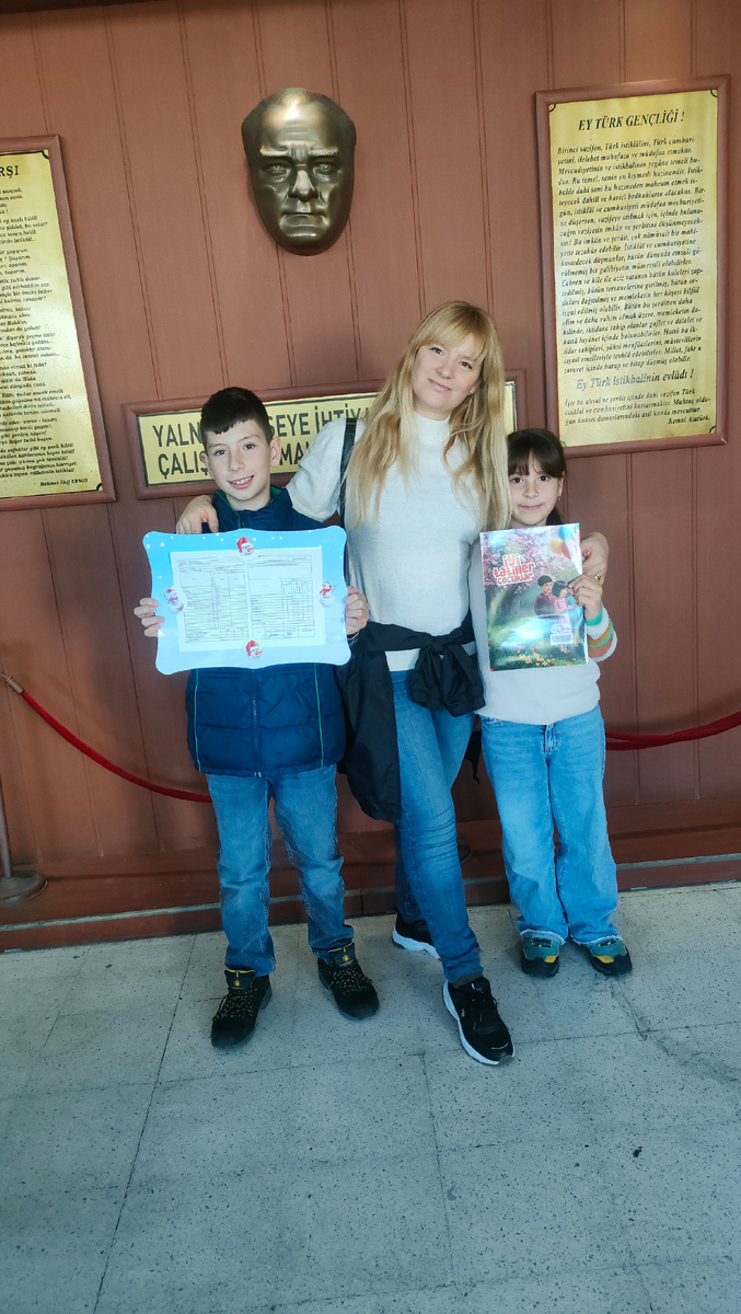 Вручение дневников перед каникулами 