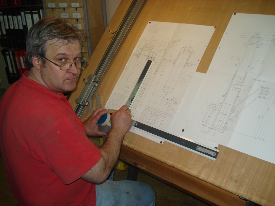 Инэенер у кульмана