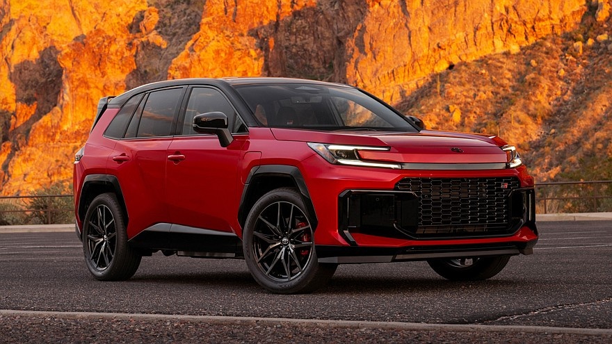    На фото: Toyota RAV4 GR Sport (версия для США)