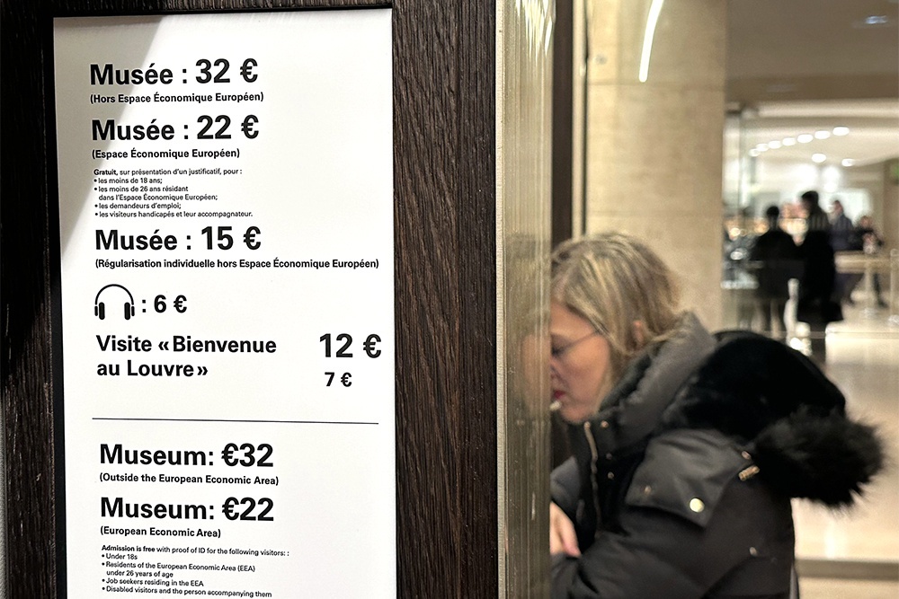    В Лувре подняли цены для неграждан ЕС. / Фото: Li Yang / China News Service / VCG / ТASS