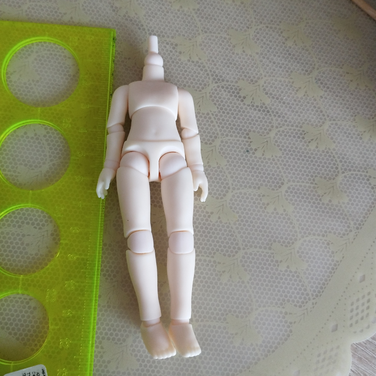 На фото оно смотрелось не таким маленьким и худеньким, и я его решила заказать. Не посмотрев толком его параметры. 