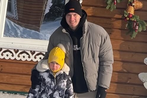     «Дочка довольна»: муж Леры Кудрявцевой привез Машу на родину Деда Мороза — 7 фото