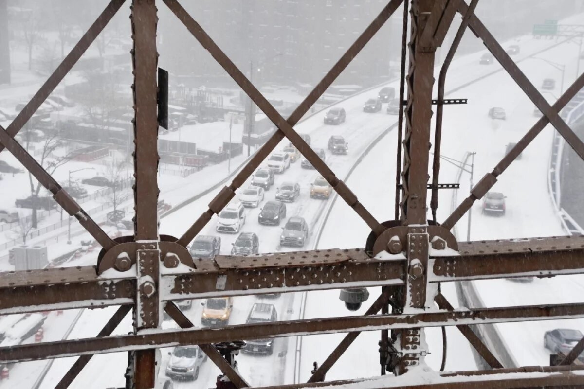    Более четырех тысяч авиарейсов отменили в США из-за шторма