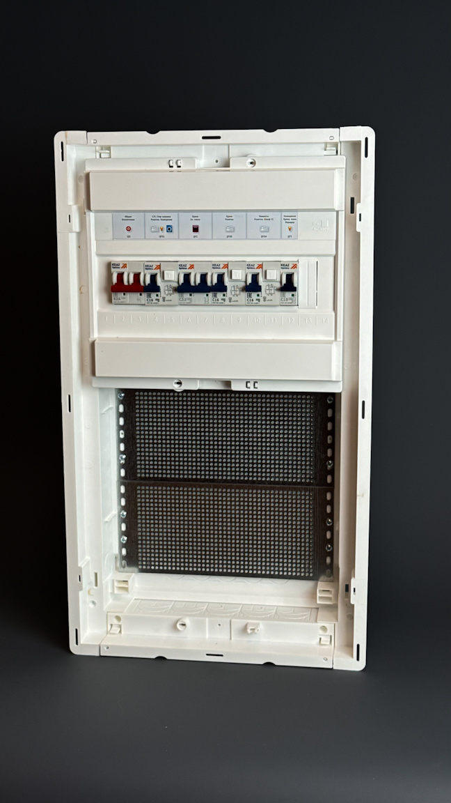Комбинированный щит EKF Nova в сборе.