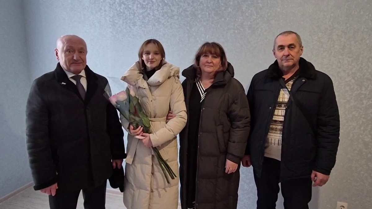    Ключи от собственной квартиры в Белоярском районе получила сирота Татьяна Сельницына