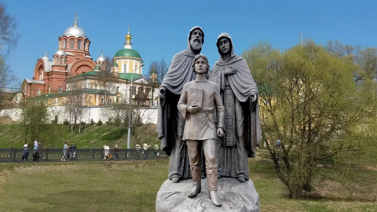 Памятник Кириллу и Марии в Хотьково