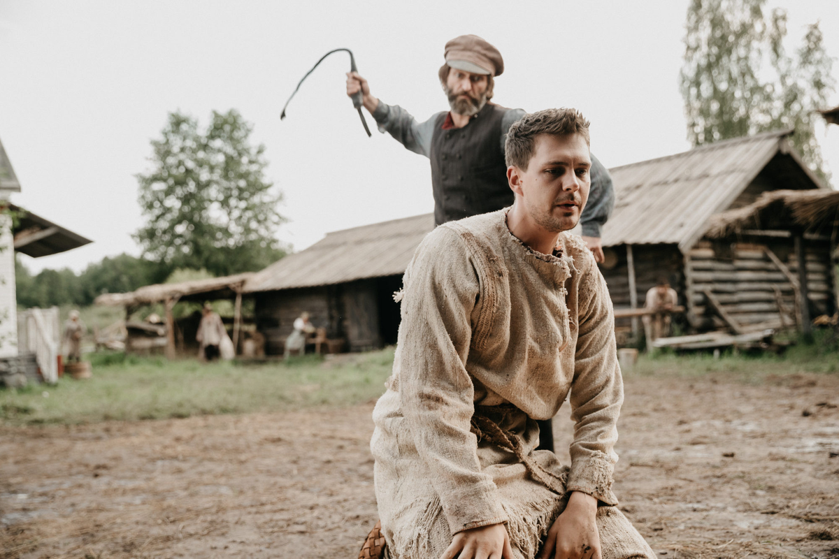 кадр из кинофильма "Холоп"