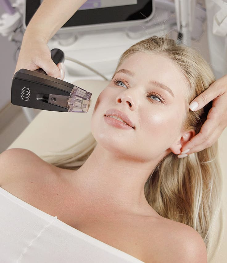 Morpheus 8 — мощная технология, но её выбирают не по “популярности”, а по задачам кожи: у процедуры есть свои показания, ограничения и случаи, когда лучше подойдут другие методы.