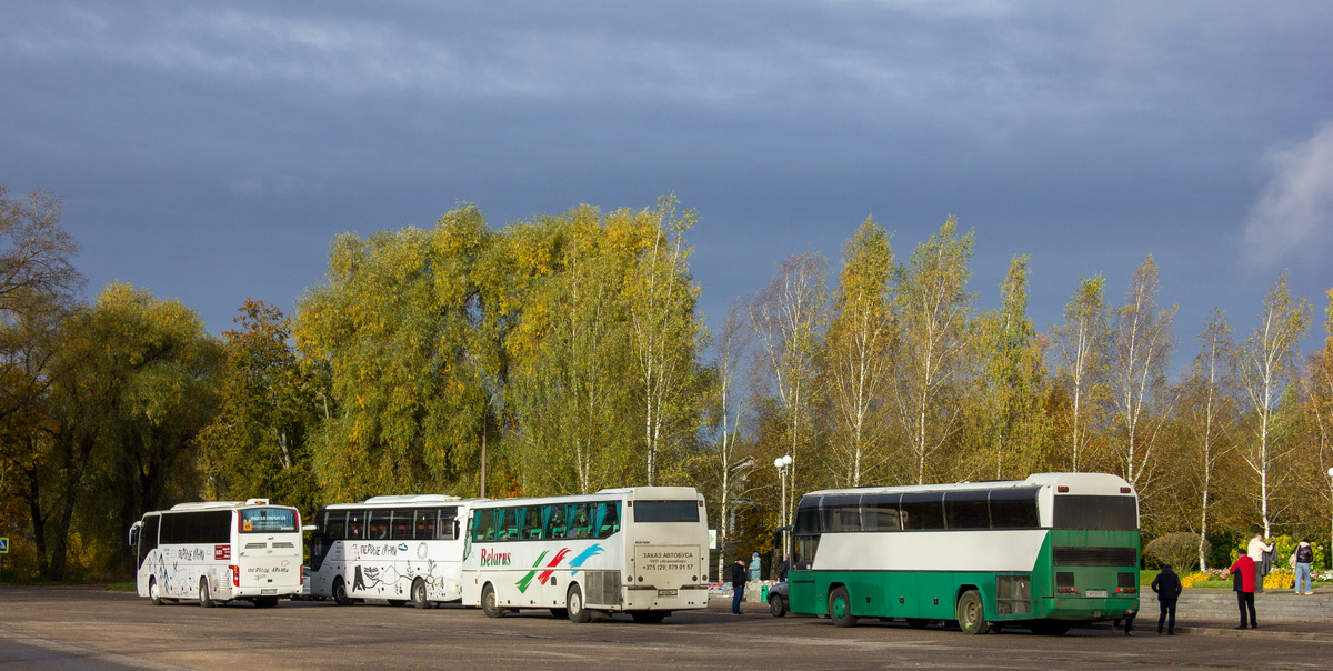 Скопление автобусов на площади Музейщиков