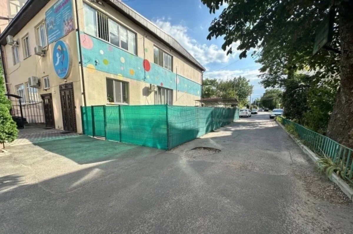    В Нальчике детскую площадку снесли с дороги после вмешательства прокуратуры