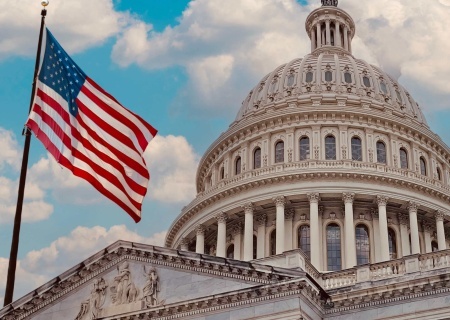    Конгресс США угрожает Трампу импичментом в случае вторжения в Гренландию