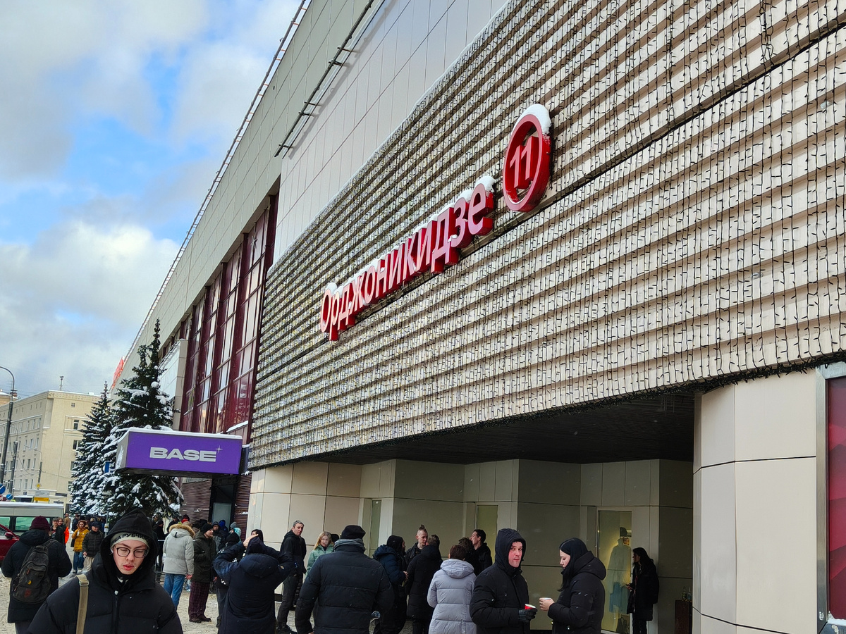 Возле клуба Base. 4 января 2026 года.