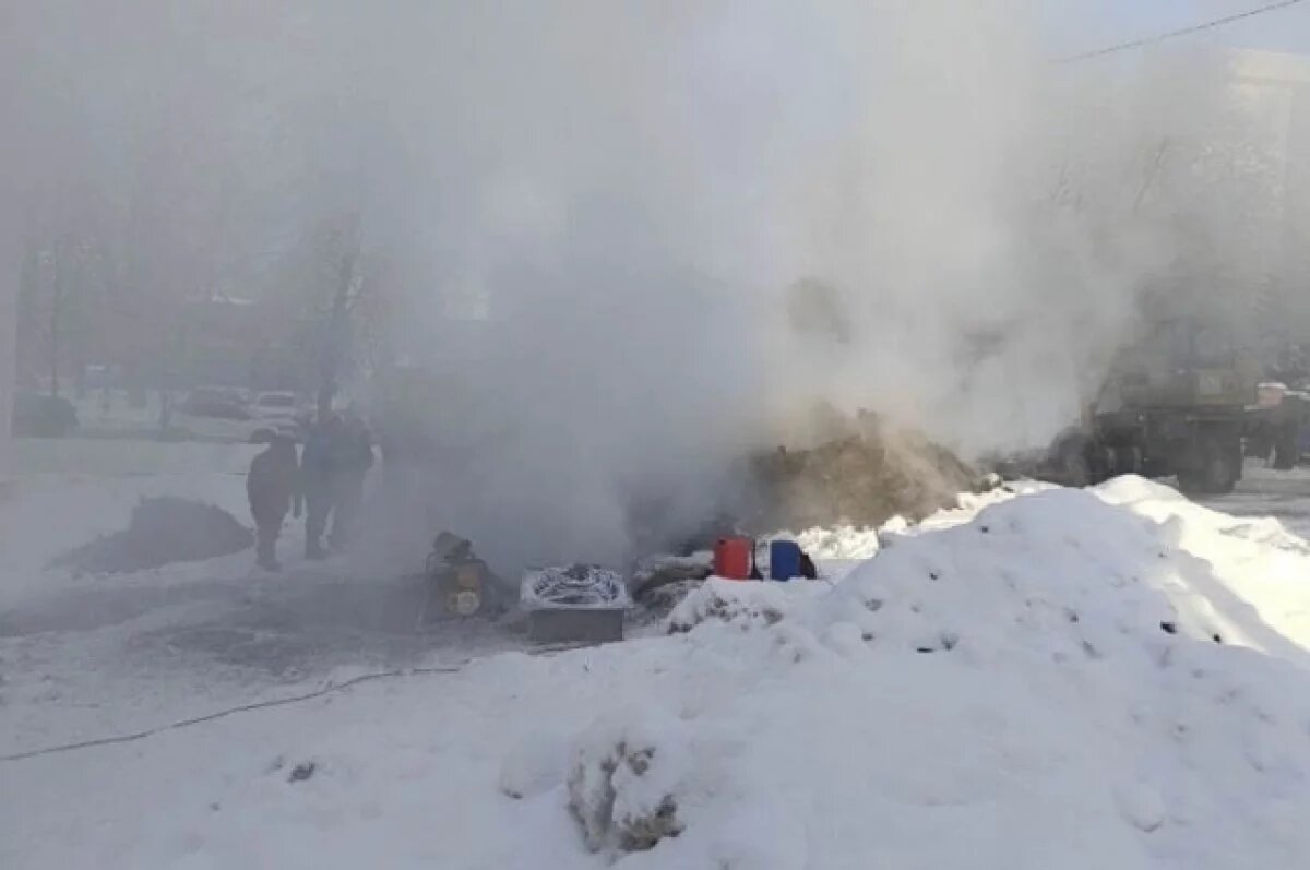    После порыва теплотрассы у дома в центре Ульяновска провалился асфальт