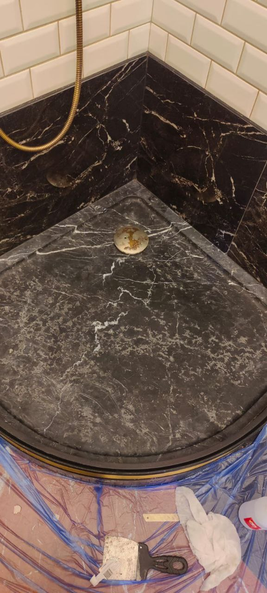 Негативный эффект воздействия косметических средст на незащищенный мрамор .