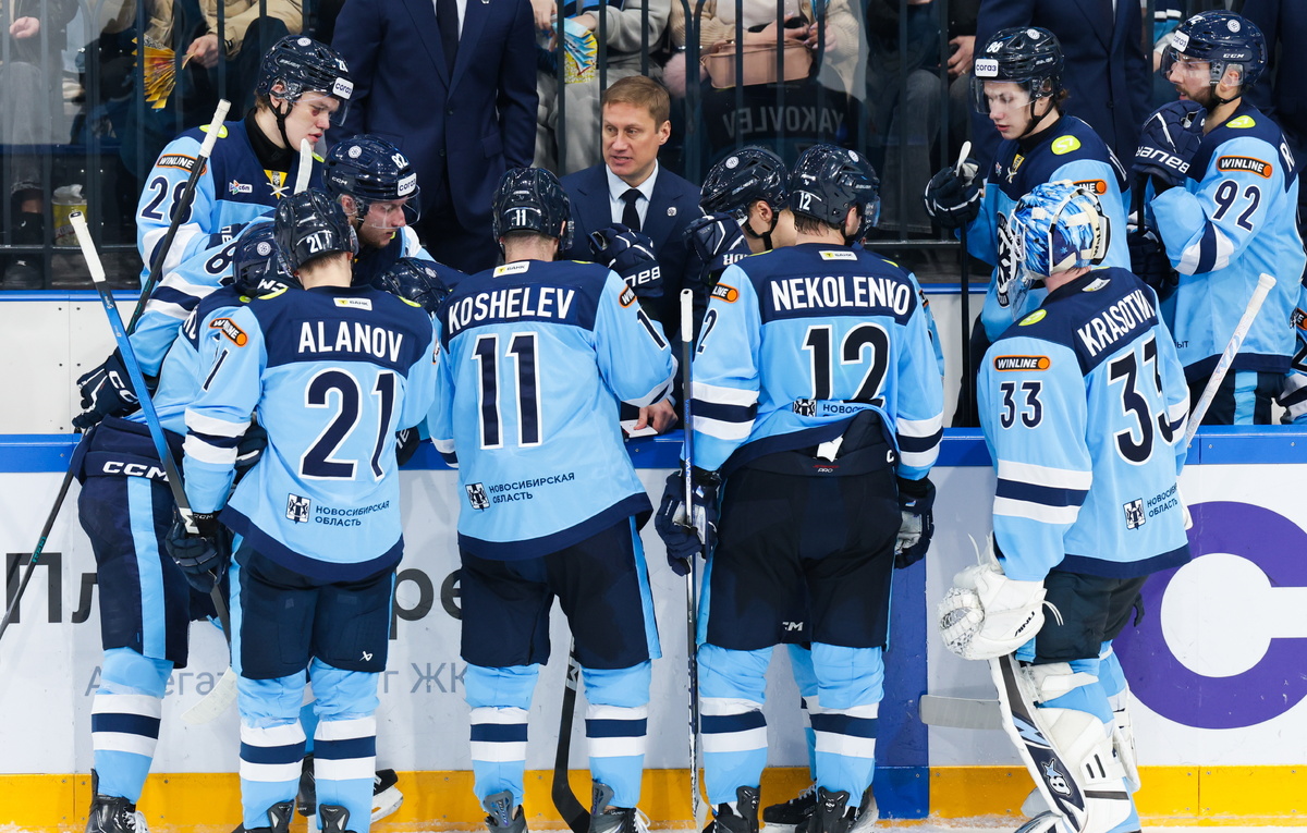    Хоккеисты "Сибири"  Кирилл Кухмарь/ТАСС