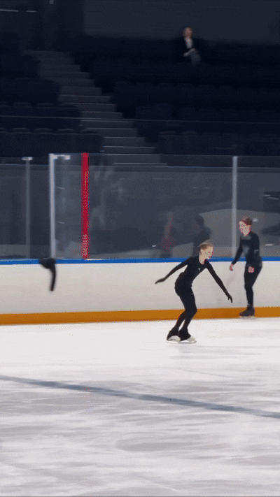 Скриншот из видео команды Этери Тутберидзе 