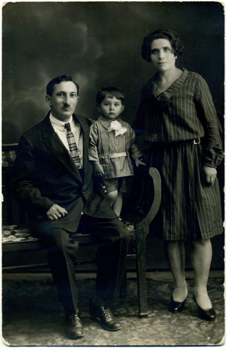 Маленький Сендер, мама и папа. 1929 г.