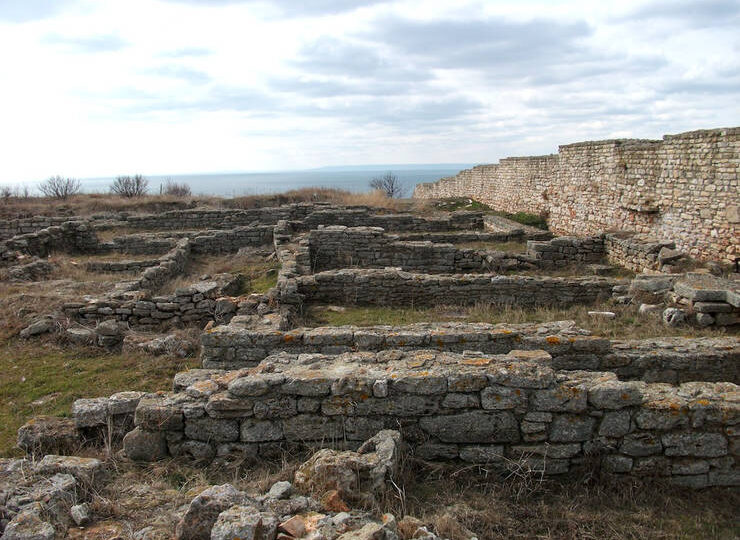 Никто даже подумать не мог, какие сокровища скрывались под полом в полуразрушенной крепости Калиакра