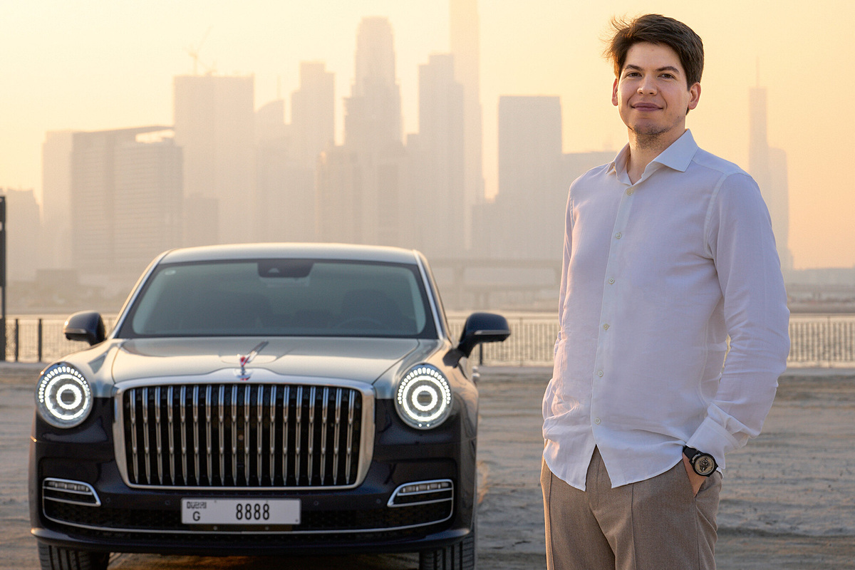     Дворец на колесах: символизм в каждой детали Hongqi Golden Sunflower Guoli Lanting Yayun