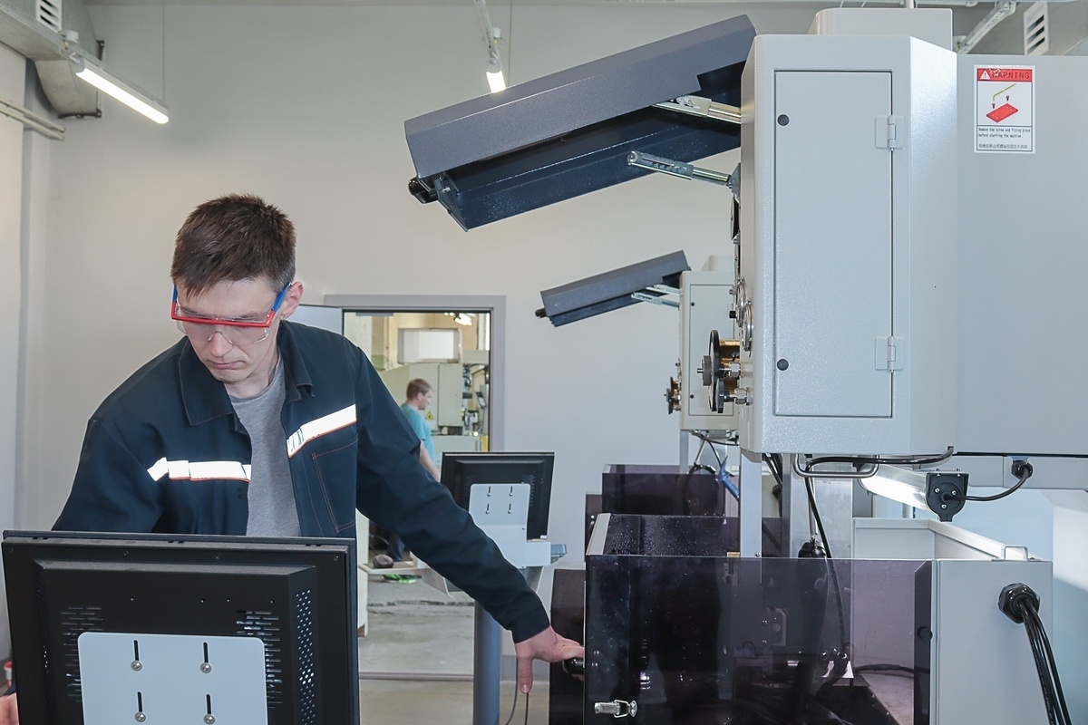    Кировский завод "Маяк"