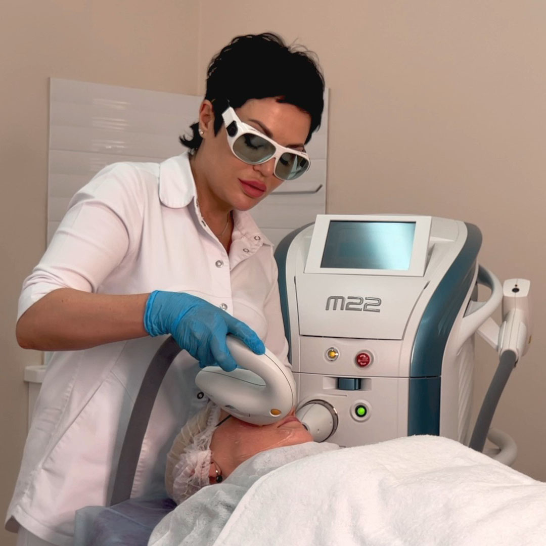 Разные IPL-аппараты дают разный результат, потому что по-разному формируют импульс и позволяют врачу точнее настраивать энергию под вашу кожу.