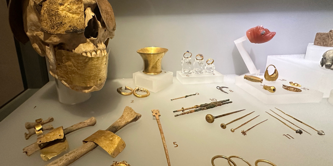 УНИКАЛЬНЫЕ ГРОБНИЦЫ АЛАДЖА-ХЁЮКА В ТУРЦИИ