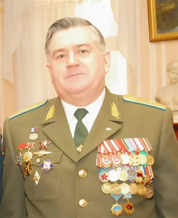 Отец - генерал-майор Анатолий Михайлович Филипенок