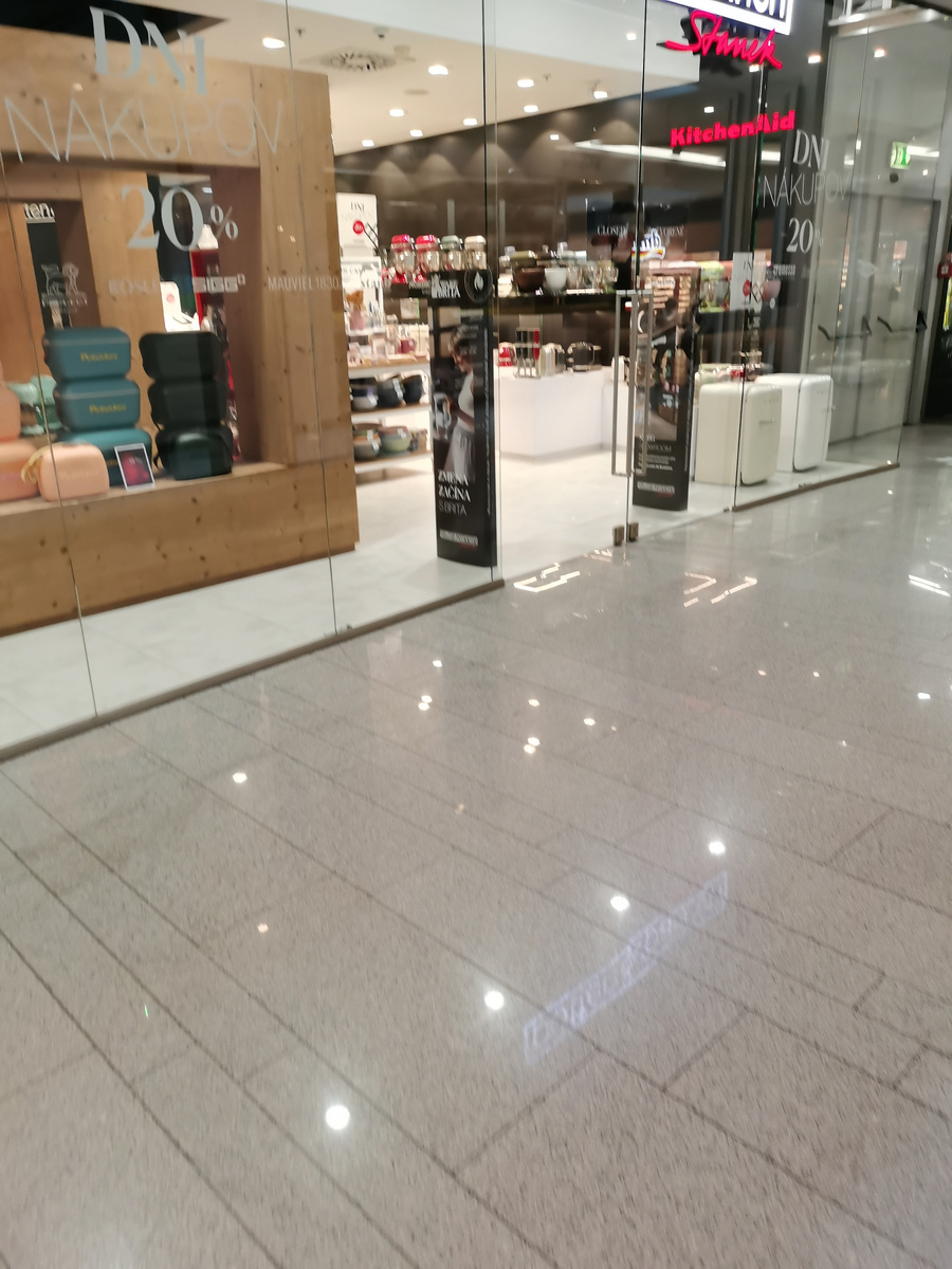 Магазин посуды. Фото автора. 