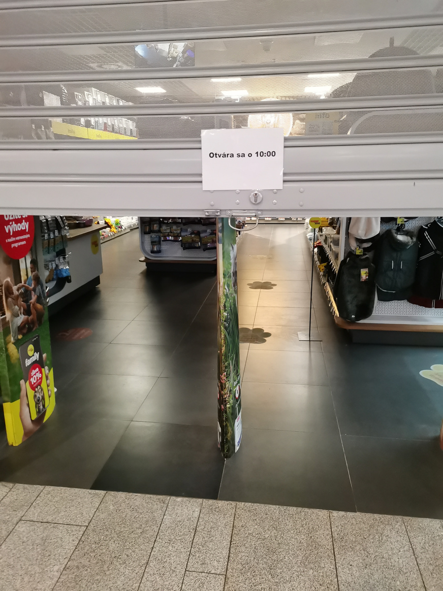 "Откроется в 10:00". Фото автора. 