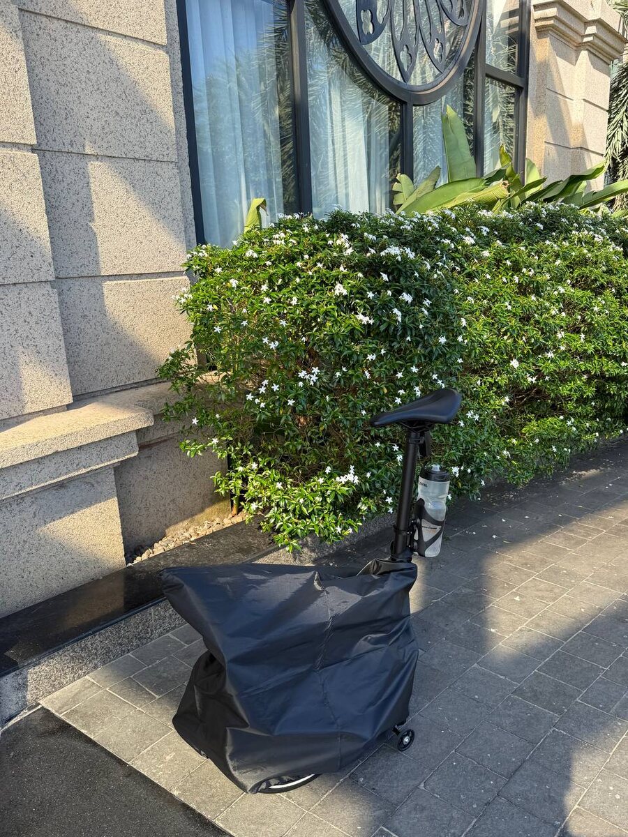 Превращение из багажа в велосипед.