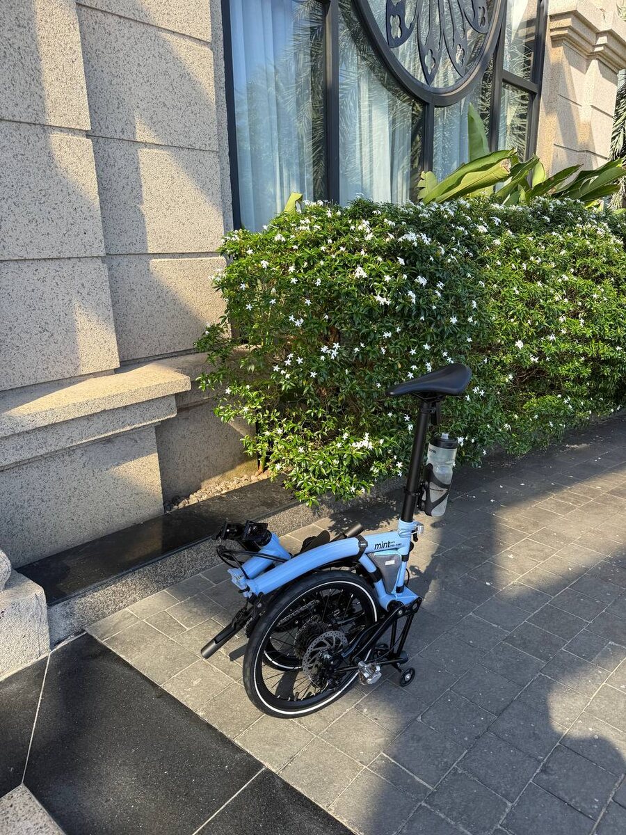 Превращение из багажа в велосипед.