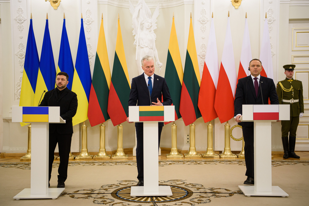     Зеленский, Гитанас Науседа и Кароль Навроцкий / Gettyimages.ru / Yauhen Yerchak / Anadolu