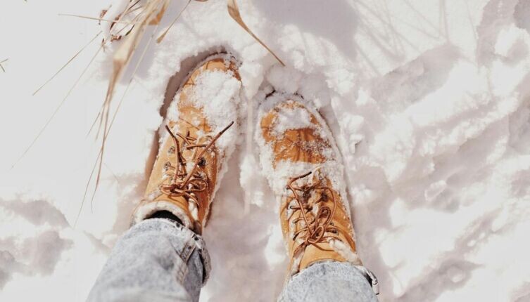    Скрип снега под ногами: откуда он берётся и почему пропадает? Фото: by Valeriia Miller on Unsplash