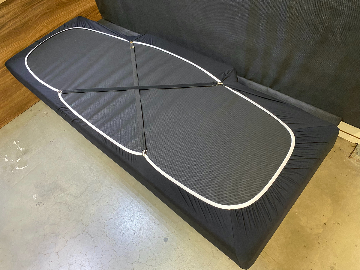 Простыня на резинке СПАЛБЕР для матрасов в спальники грузовиков. Цвет чёрный. Фото СПАЛБЕР_2.